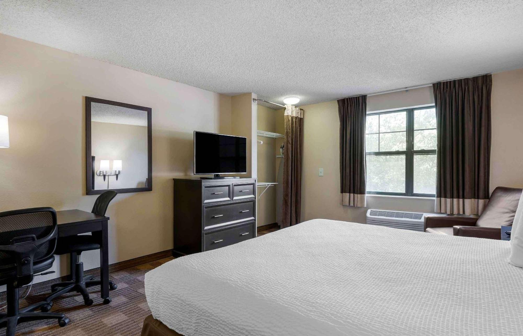 Extended Stay America Suites - Santa Barbara - Calle Real Goleta Екстер'єр фото