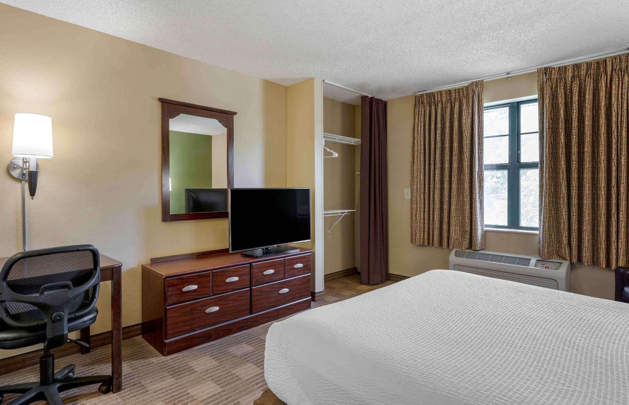 Extended Stay America Suites - Santa Barbara - Calle Real Goleta Екстер'єр фото
